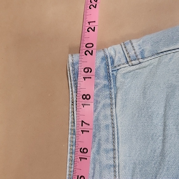 Universal Thread Size 17 Medium Light Wash Denim Mini Skirt, Raw Hem. - Picture 4 of 9